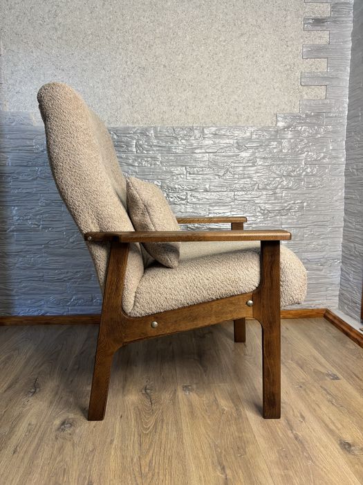 Пара кресел после реставрации