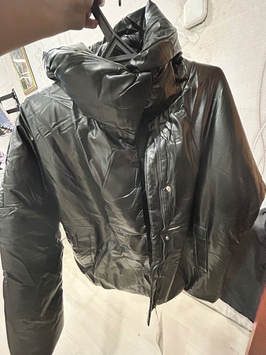 Продам куртку новую