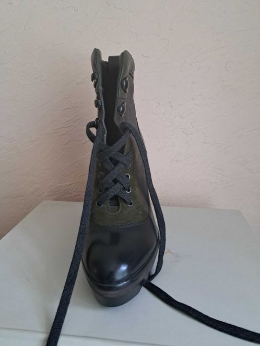 Продам новые  ботильоны фирмы Santoni