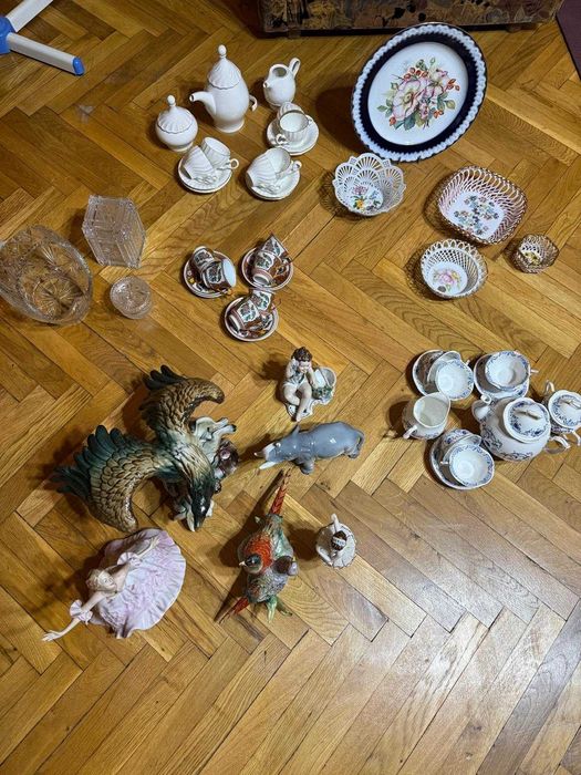 3 Seturi fine de cafea + figurine din portelan