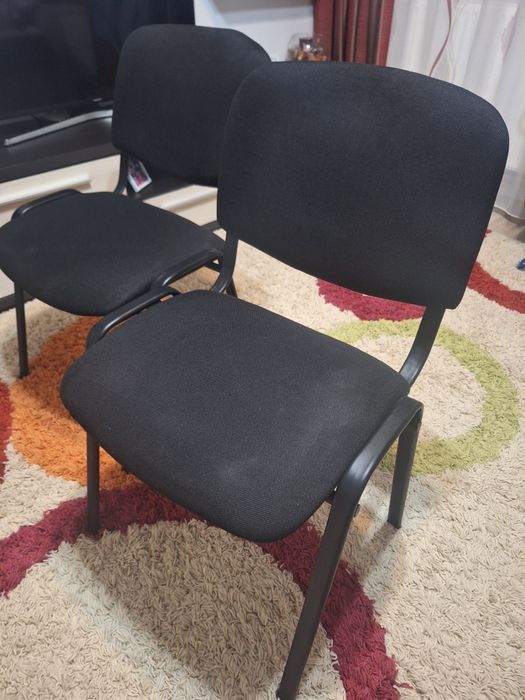 Scaune cu cadru metalic