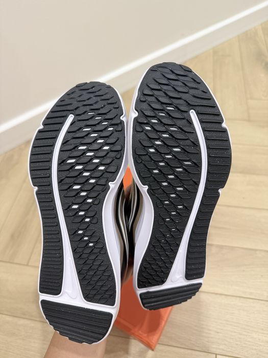 Продам Новые Кроссовки Nike