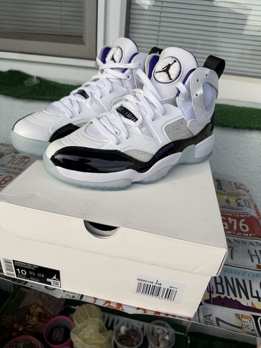 Nike Jordan Two Trey, чисто нови с кутия, EU 44