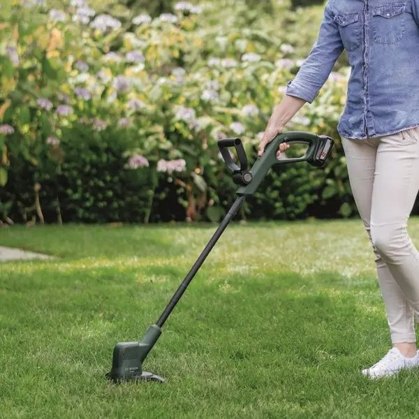 Триммер аккумуляторный BOSCH EasyGrassCut 18-230