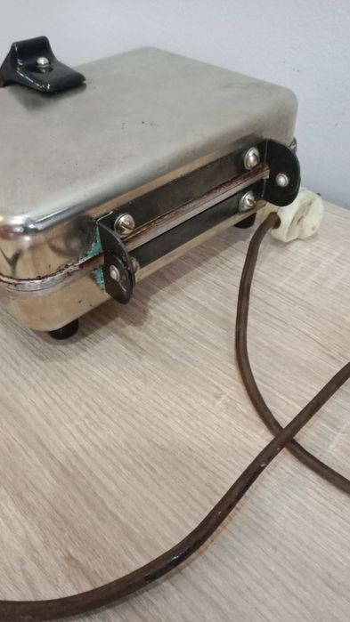 Вафельница советская продам.