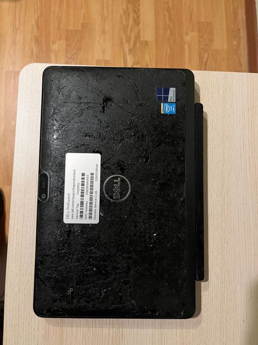 Venue 11 Pro cu Dock și alimentator