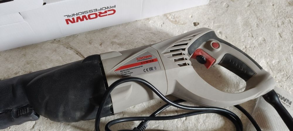 Продам электрическую пилу 35000