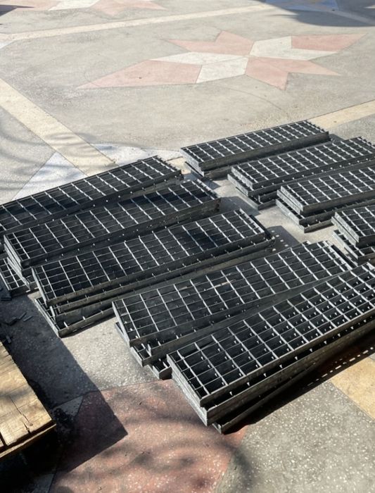 Scari metalice zincate si trepte zincate