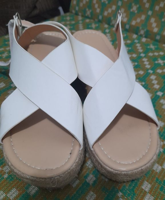 Sandale albe superbi 38-39