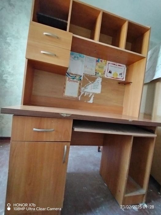 Дарс стол сотилади