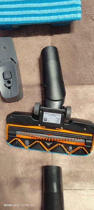 Вертикална прахосмукачка Philips FC6728