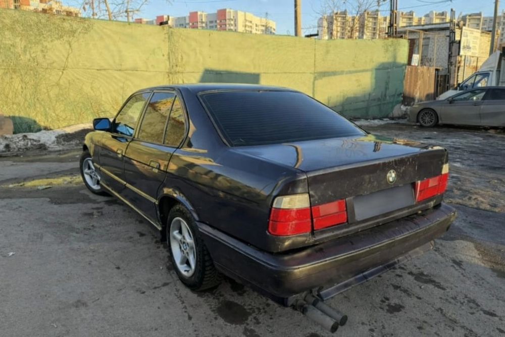 Продам авто Бмв 520