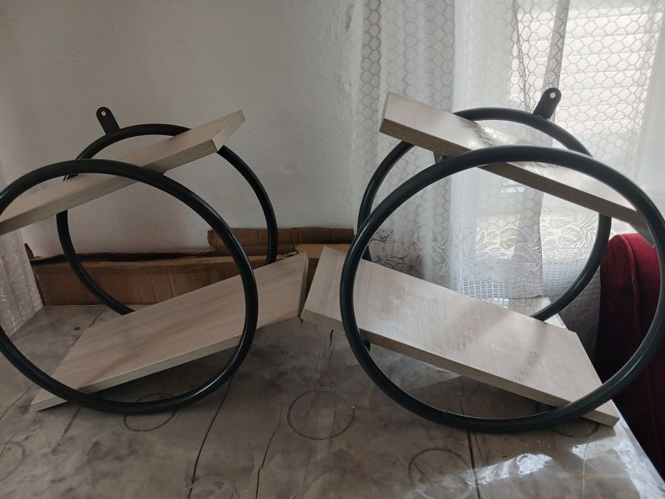 Продам  две полки новые