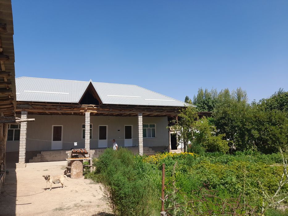 Срочна Уи солилади ховли катта богида хамма мевалари бор