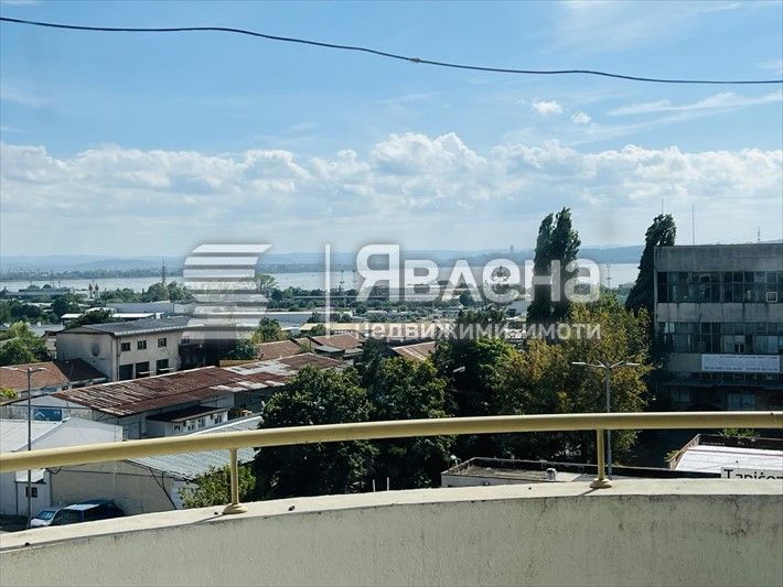 Дава се под наем Тристаен апартамент в Бургас, Славейков - 103 кв.м за 358 € - Снимка #1