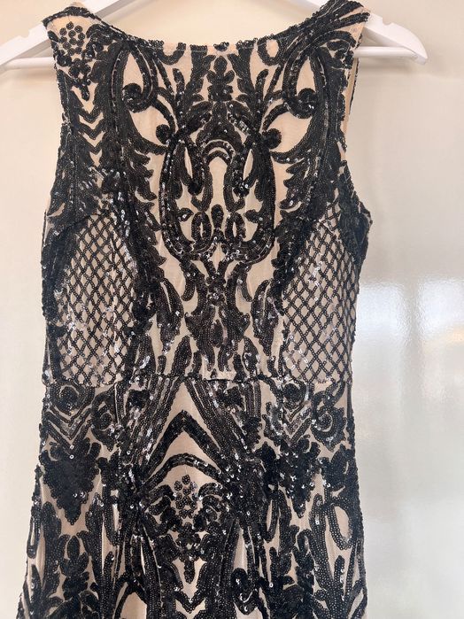 Официална рокля по тялото