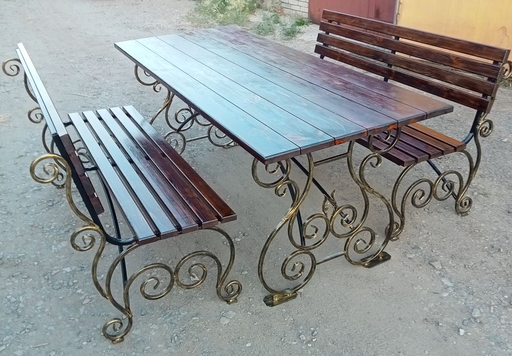 Продам Стол и 2 лавочки