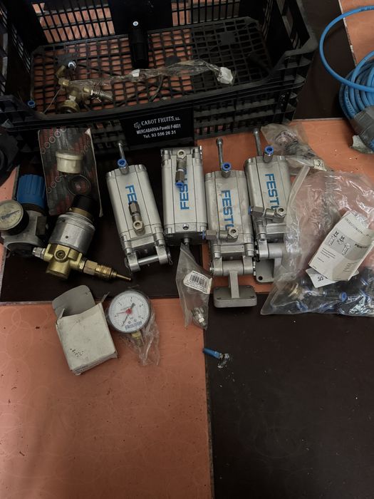 Cilindre pneumatice FESTO