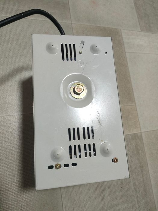 Стабилизатор напряжения