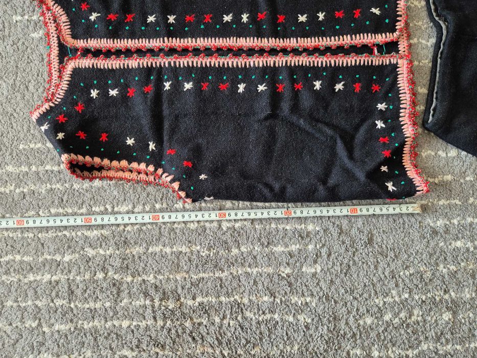 Костюмчето от баба:соц носталгия, ръчна изработка,вълна