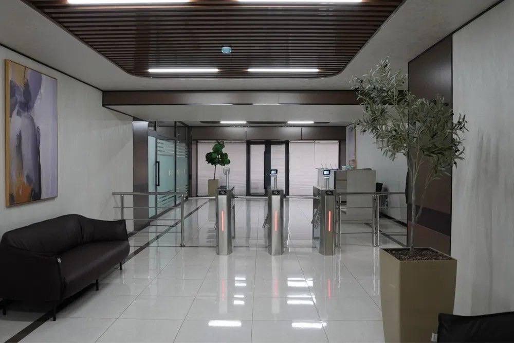 Продажа здание с арендатором 75 соток земли