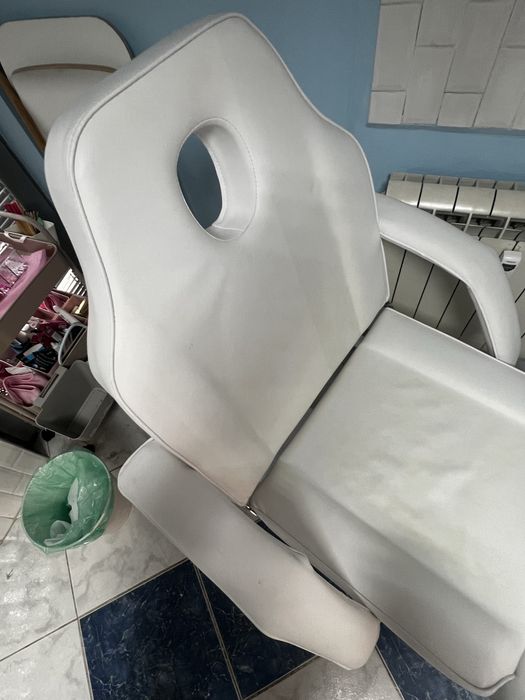 Стол за педикюр, кушетка бяла