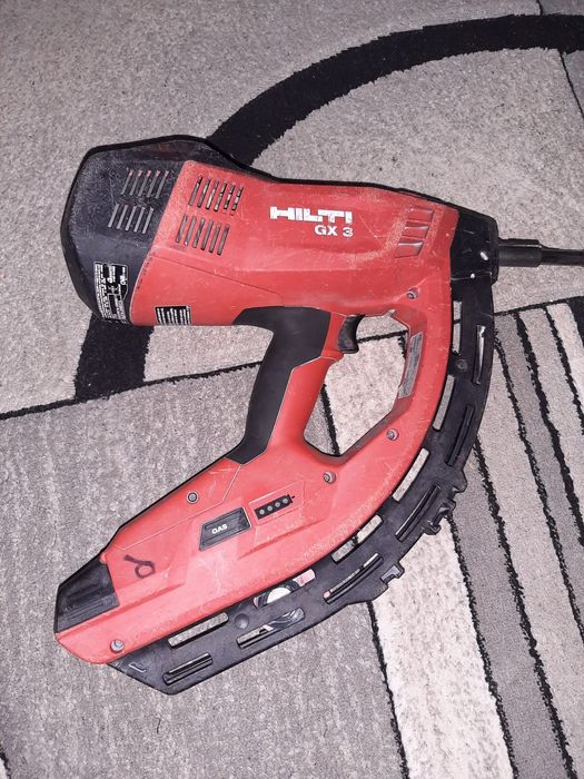 Pistol cu cuie Hilti