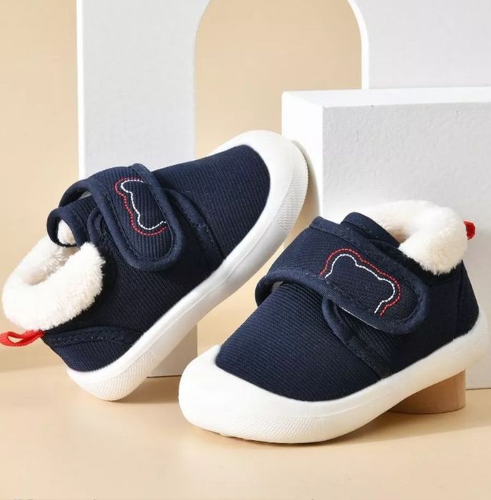 Продам утеплённые детские ботиночки