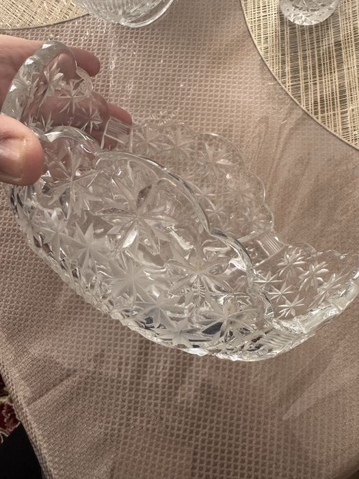 Хрустальные вазы.