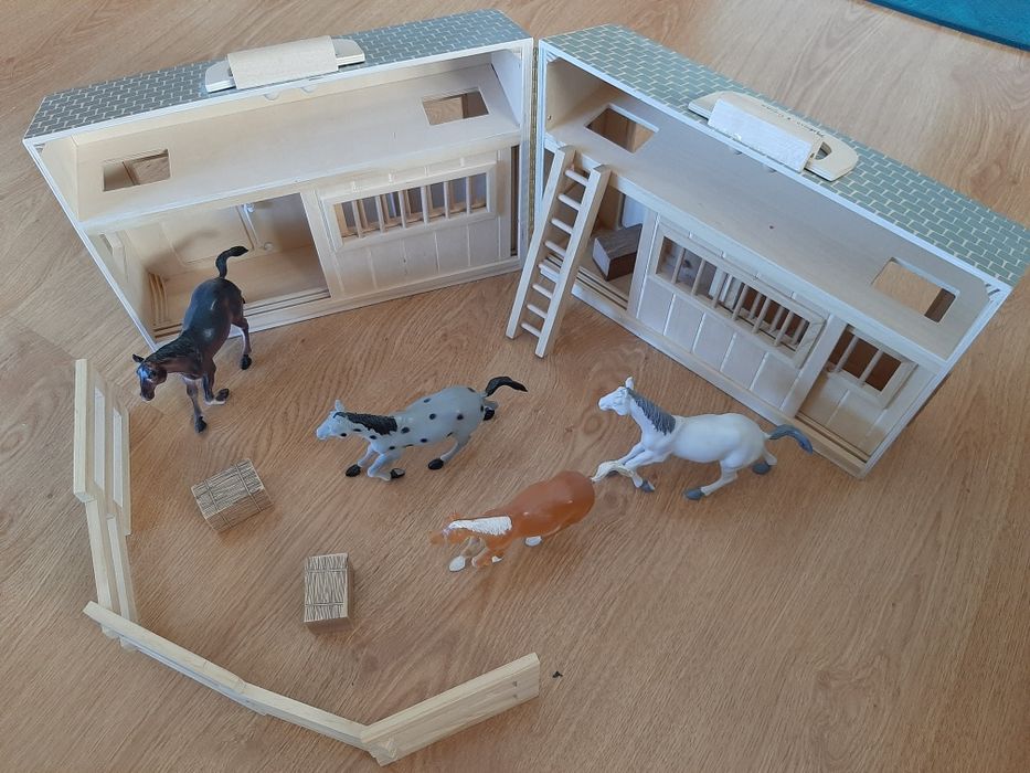 Дървен комплект - "Конюшня" на марката Melissa&Doug