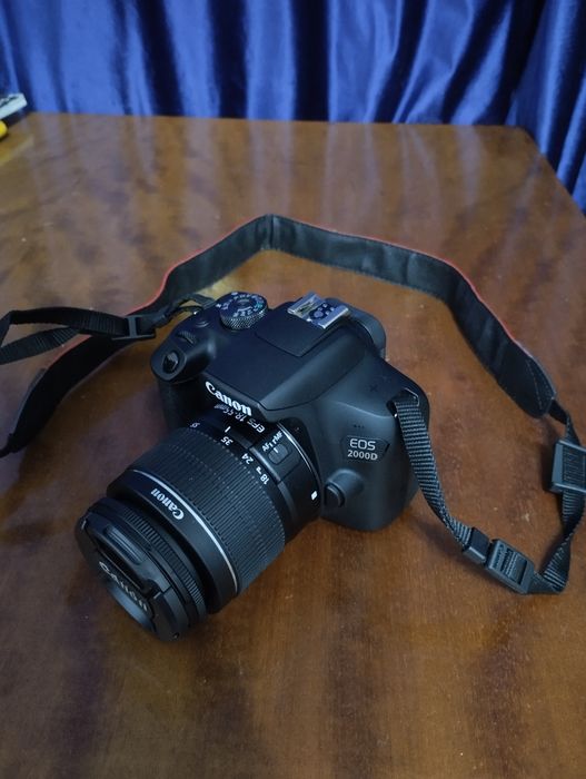 Продам Canon EOS 2000D kit в идеальном состоянии