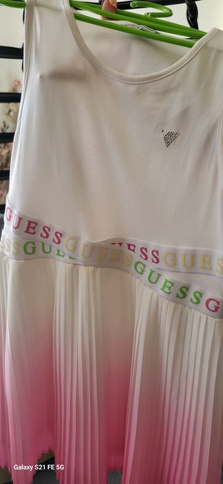 Оригинална красива рокля на Guess