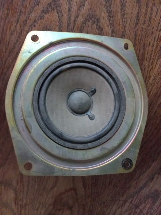 Продам динамик Toyota Carina