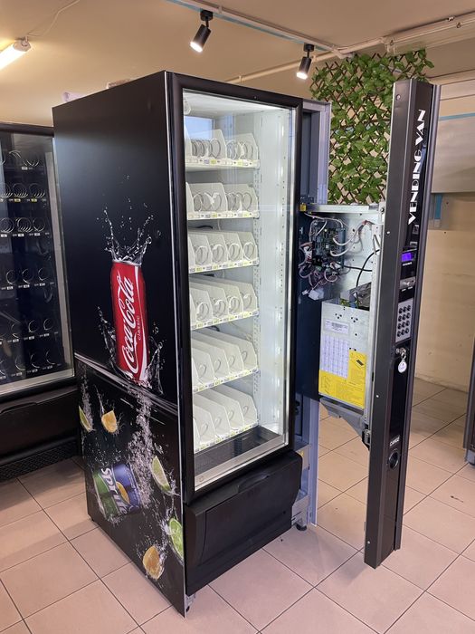 Хладилна машина/ Снаки Макс / Храни и напитки/ Вендинг автомат/