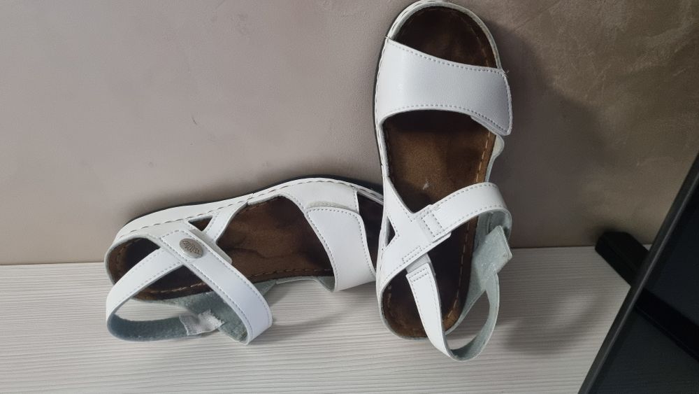 Удобни равни дамски сандали