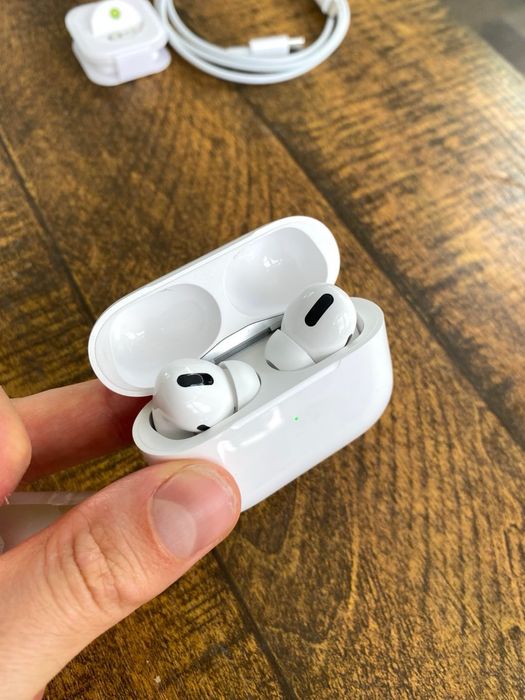 ЧИСТО НОВИ/ оригинални Airpods 2 gen