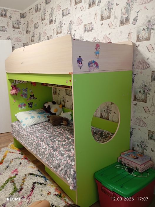 Продам кровать двухъярусную