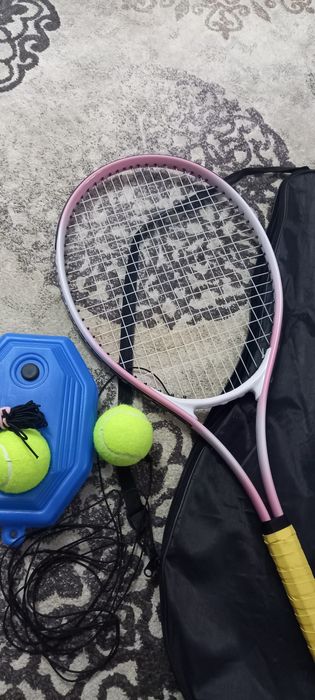 Теннисный ракетка