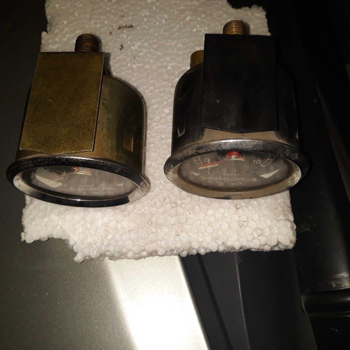 Продавам манометри за измерване на налягане и пара