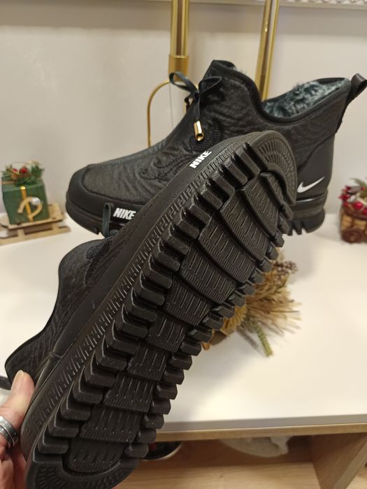 Дамски спортни боти