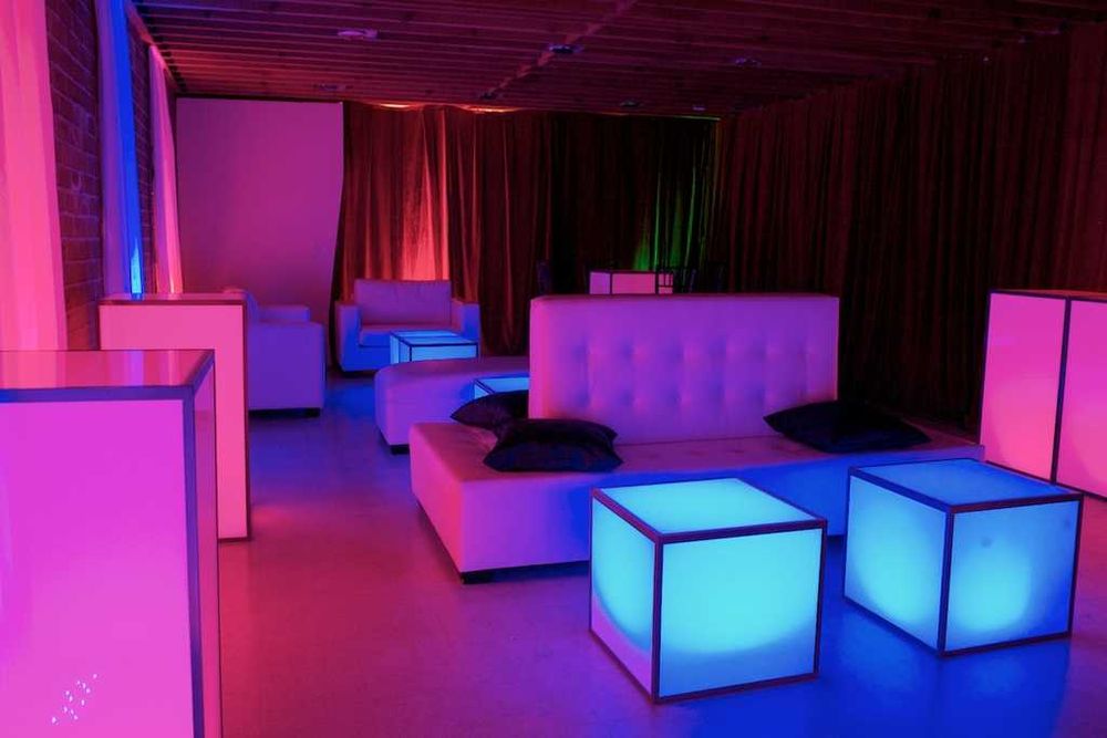 Mobilier led la comanda