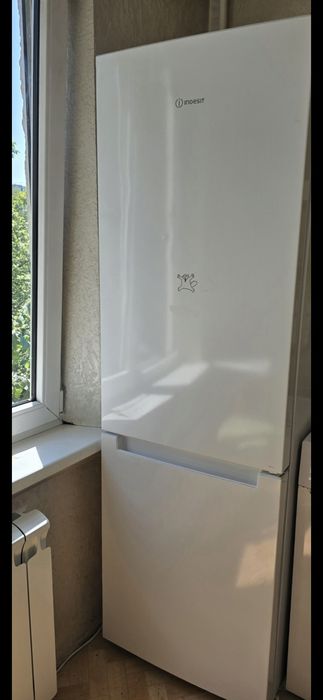 Холодильник  Indesit No Frost