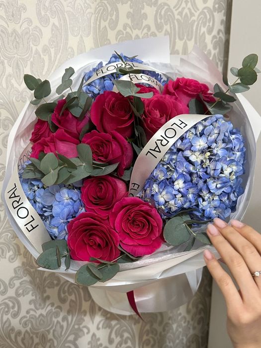 Цветы ,букет розы и гортентизия