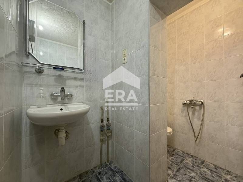 Търговско помещение с отлична локация в кв. Лагера.