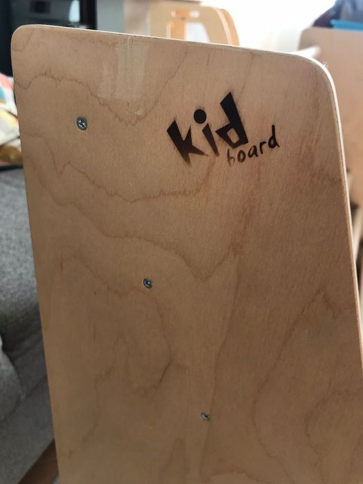 Етажерка за детски книги.