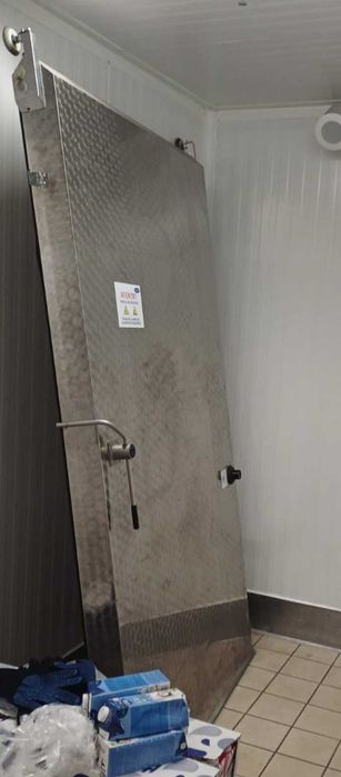 Vând ușă frigorifică inox
