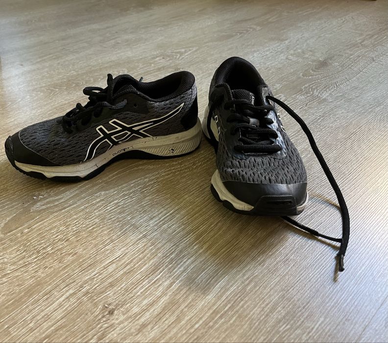 Маратонки за момче Asics