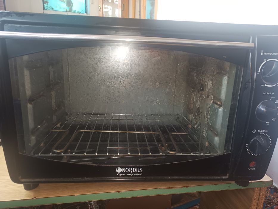 Продаётся электронная печь в хорошем состоянии. 400тысяч сум