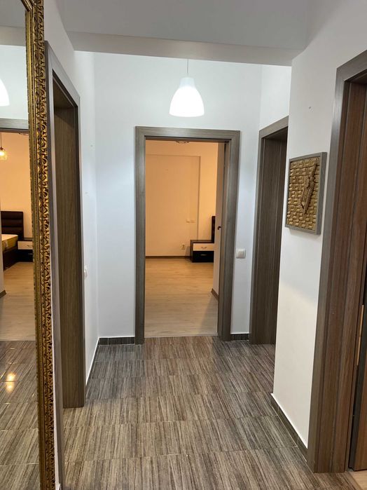 Proprietar inchiriez apartament cu 3 camere, 2 dormitoare, 2 bai, loc parcare, centrala, AC, balcon, camera dresing