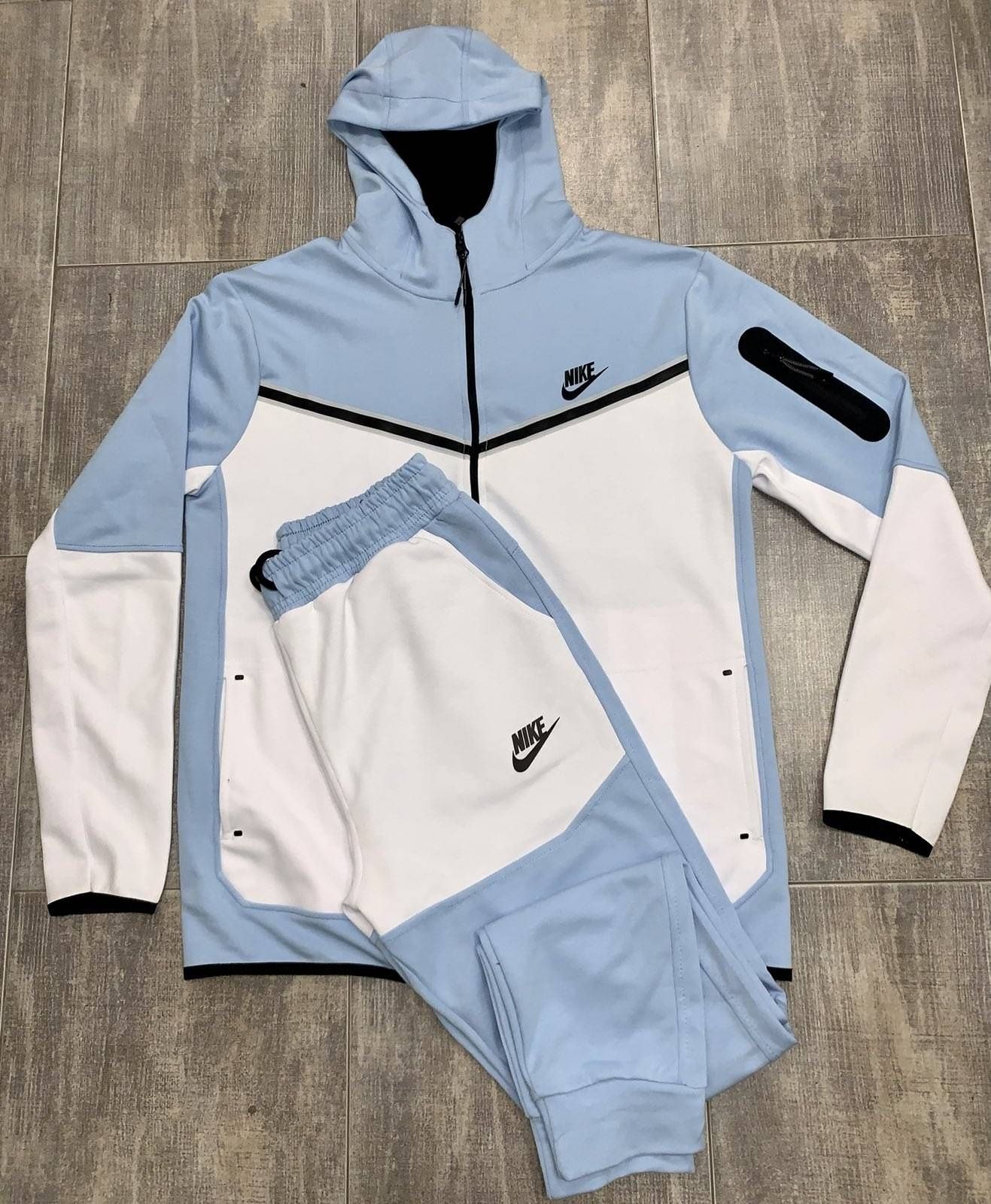 Nike tech olx store